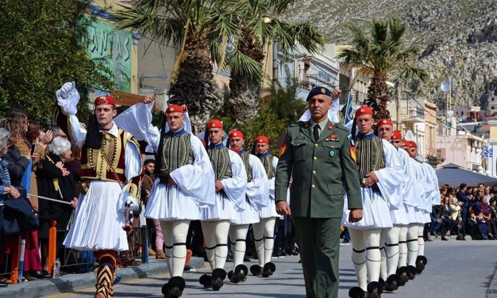 Η Προεδρική Φρουρά γιορτάζει: Χρόνια πολλά στους λεβέντες της Ελλάδας